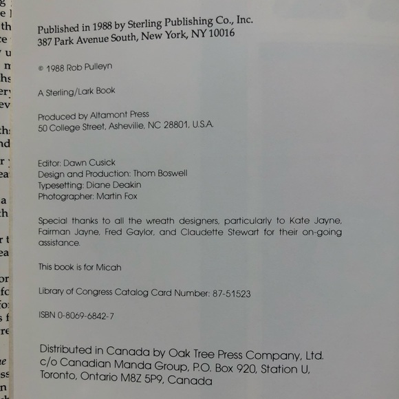 Vintage 1988 The Wreath DIY Hardcover Book - Picture 4 of 10